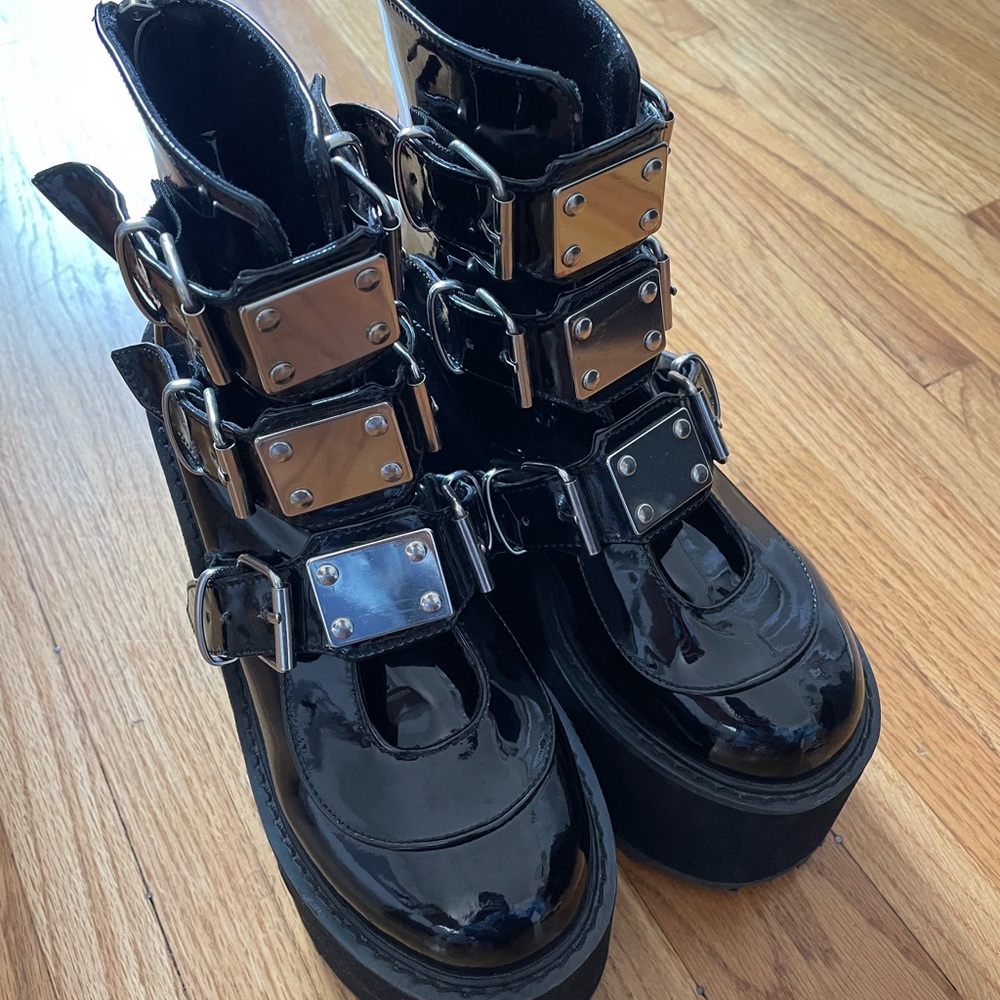 Demonia ankle high boots hardly worn